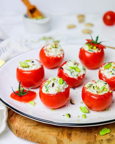 découvrez notre recette facile et savoureuse de tomates farcies, idéale pour un repas familial. suivez nos étapes simples pour préparer ce plat traditionnel, riche en saveurs et en couleurs.